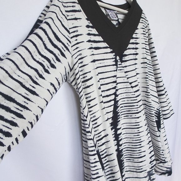 Parsley & Sage White Tie Dye Oversized 3/4 Sleeve Top - Picture 3 of 5